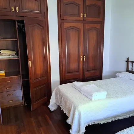 Casa Ares Holiday home Cee